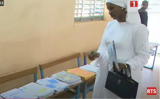(Vidéo) : Marie Khone Faye, la Première Dame a voté