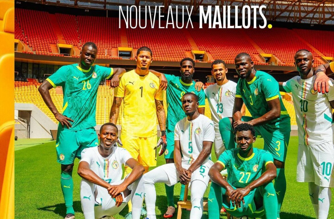 Les Lions posent avec les nouveaux maillots domicile et extérieur du Sénégal pour 2025 (Photos)