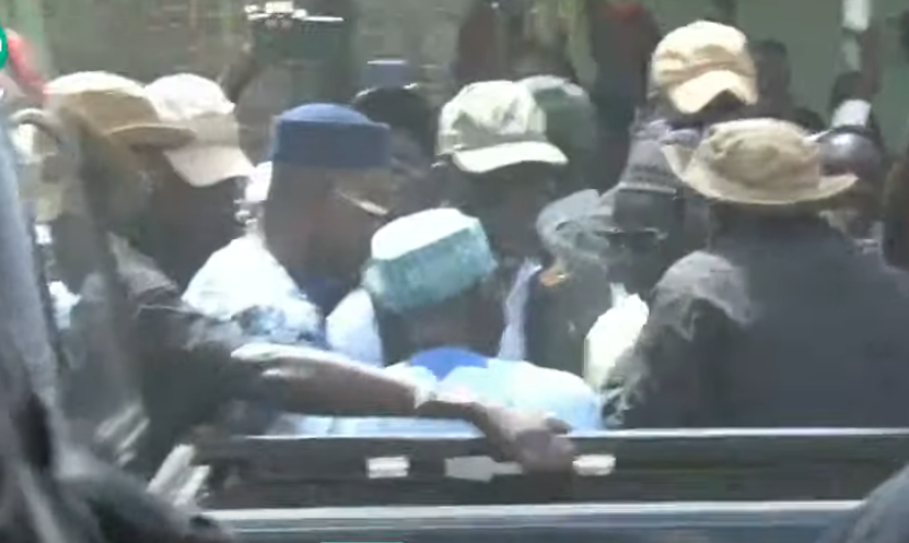 En direct de Kaolack : Ousmane Sonko chez Cheikh Mahi Niass… (vidéo)