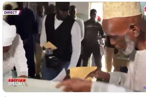 Dr. Abdourahmane Diouf et son père : Un duo citoyen exemplaire aux urnes (Vidéo)
