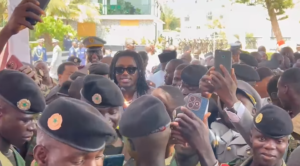 Journée des forces armées : les selfies des militaires avec Waly Seck… (vidéo)