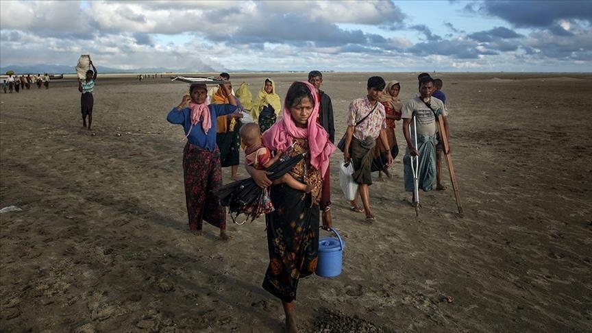 Bangladesh : 60 000 Rohingyas franchissent la frontière en pleine crise au Myanmar