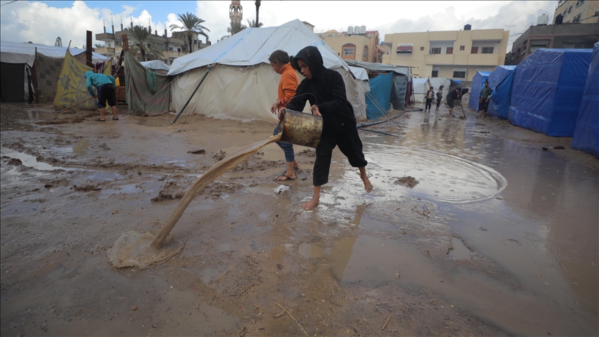 Crise Humanitaire à Gaza : Pluies et Froid S’Abattent sur les Palestiniens Déplacés