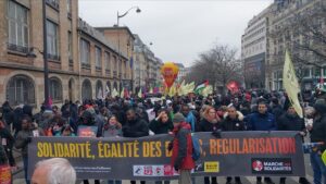 France : Manifestation à Paris pour les droits des migrants et la Palestine