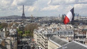 France : Vidéo choquante de policiers impliqués dans des agressions à Paris