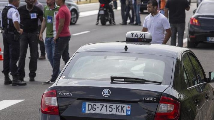 Le Mouvement de Protestation des Taxis en France Perturbe le Trafic