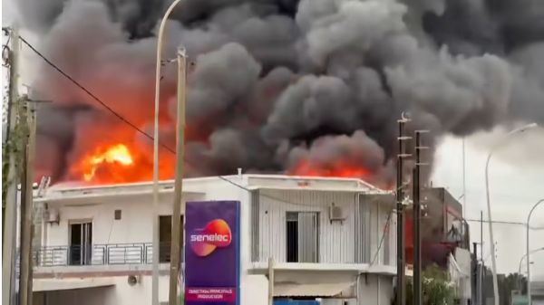 Vidéo: les images terribles de l’incendie dans les locaux de Bernabé Sénégal à Hann Bel Air