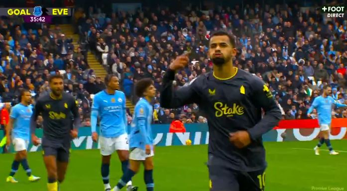 Everton: Ilimane Ndiaye inscrit un somptueux extérieur du pied contre Manchester City (vidéo)