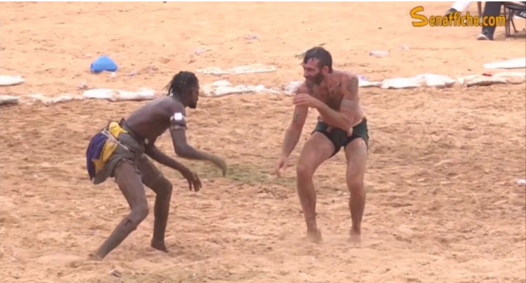 Arène nationale: le combat entre lutteur américain Sam Fall et Yawou Dial (vidéo)