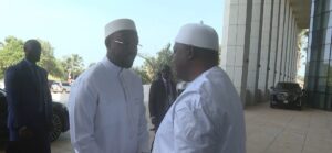 11e session ordinaire des Chefs d’État et de Gouvernement de l’OMVG: Ousmane Sonko accueilli par Adama Barrow (vidéo)