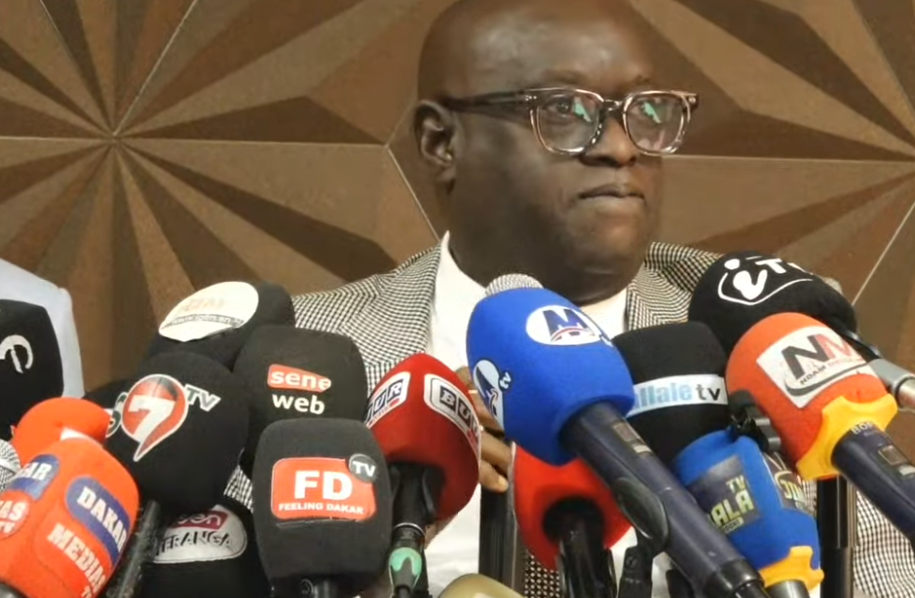 Direct – Affaire Farba Ngom : Me El Hadj Diouf et Cie face à la Presse (vidéo)