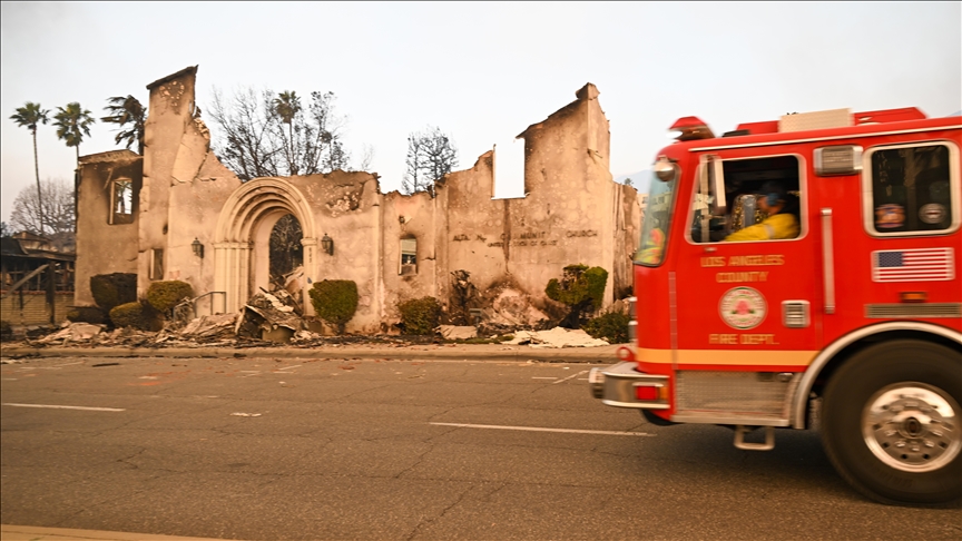 État des incendies en Californie : 10 morts et destruction massive à Los Angeles