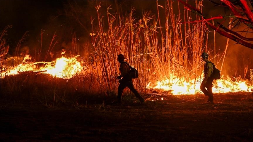 États-Unis : Un incendie dévastateur progresse dans le nord de Los Angeles