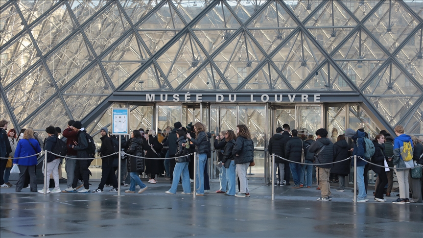 France : Emmanuel Macron Laisse Entrevoir un Renouveau du Louvre