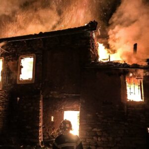 Incendie dévastateur à Louga : six maisons traditionnelles détruites