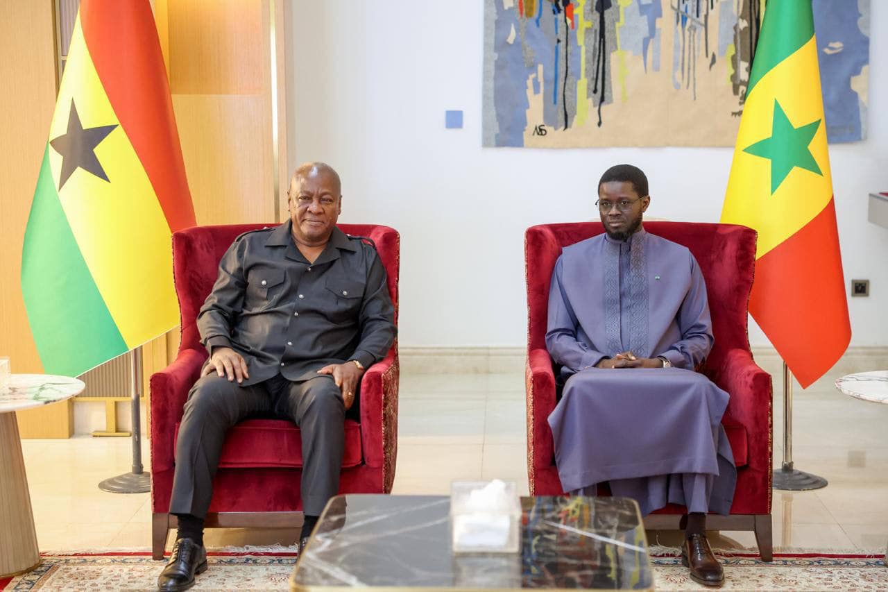 John Dramani Mahama rencontre Bassirou Diomaye Faye pour renforcer la coopération régionale