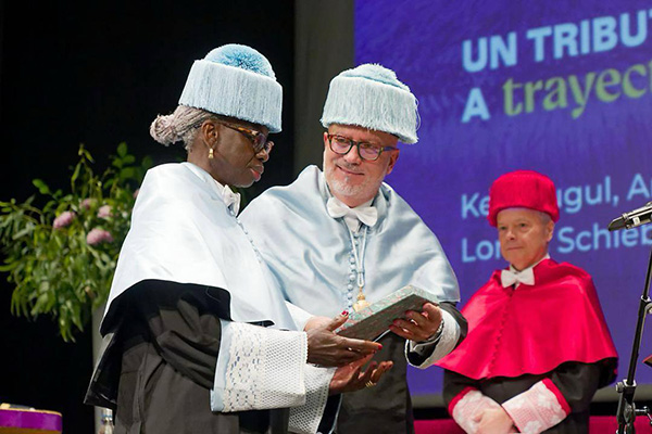 Ken Bugul, autrice sénégalaise, reçoit le titre de Docteur Honoris Causa en Espagne