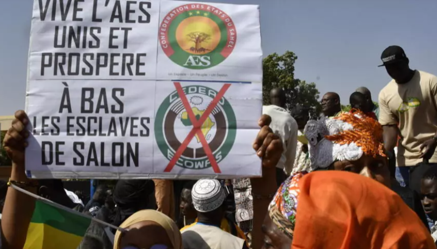 Manifestations de l’AES : le Burkina Faso et le Niger marquent leur rupture avec la Cédéao