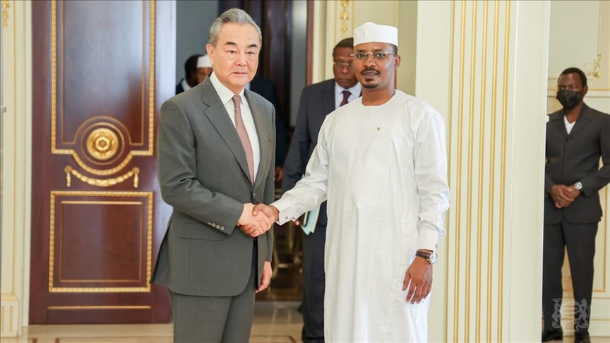 Visite en Afrique : Wang Yi reçu par le président tchadien au Tchad