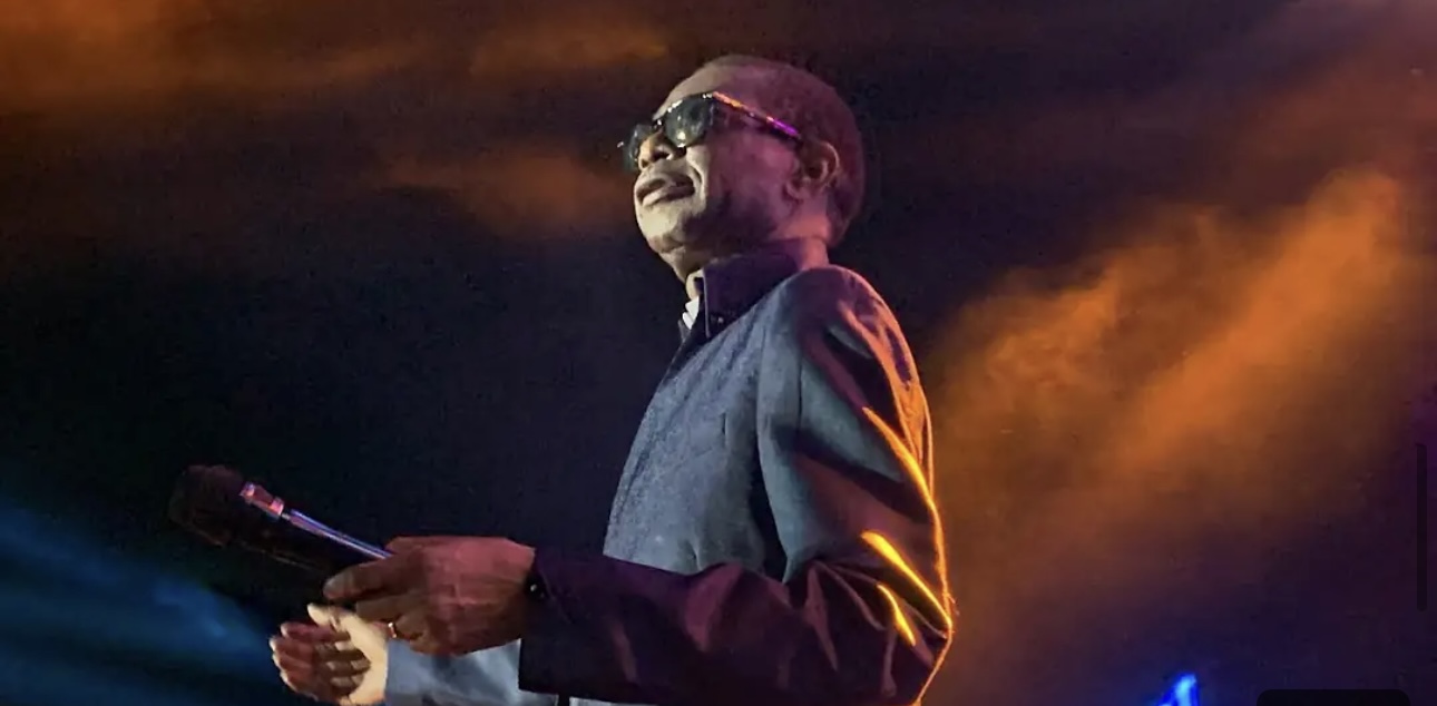 Youssou Ndour rend hommage à sa femme lors du Grand Bal en Gambie