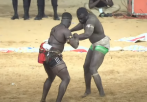 Lutte : Amanekh terrasse Thiatou Daouda Fall (vidéo)