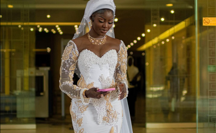 Fatou Ndiaye rayonne avec son teint d’ébène le jour de son mariage (Photos)