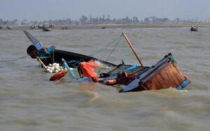 Saint-Louis: Disparition de 2 pêcheurs dans la brèche après chavirement de leur pirogue