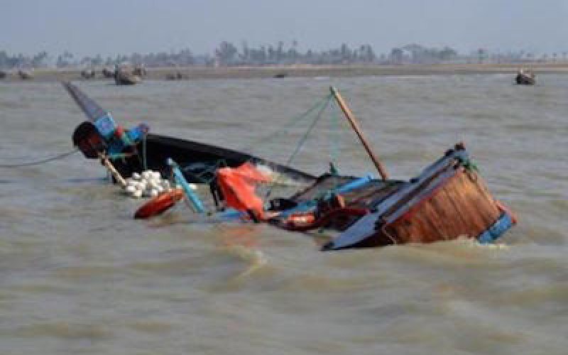 Saint-Louis: Disparition de 2 pêcheurs dans la brèche après chavirement de leur pirogue