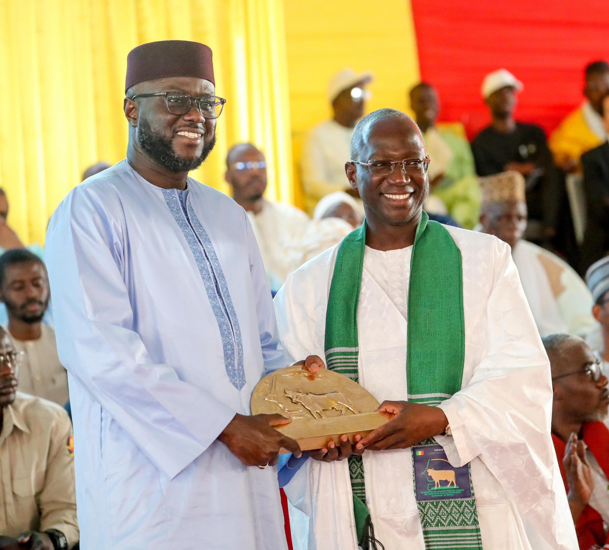 Journée de l’élévage, El Malick Ndiaye  reçoit un trophée en guise de reconnaissance de la part de …(Photos)