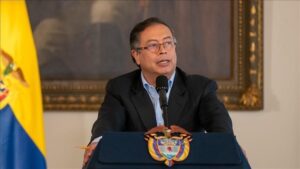 Colombie : Le Président Gustavo Petro Critique les Politiques Migratoires de Trump