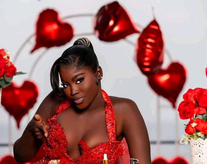 Fatou Ndiaye célèbre la Saint-Valentin avec un shooting glamour