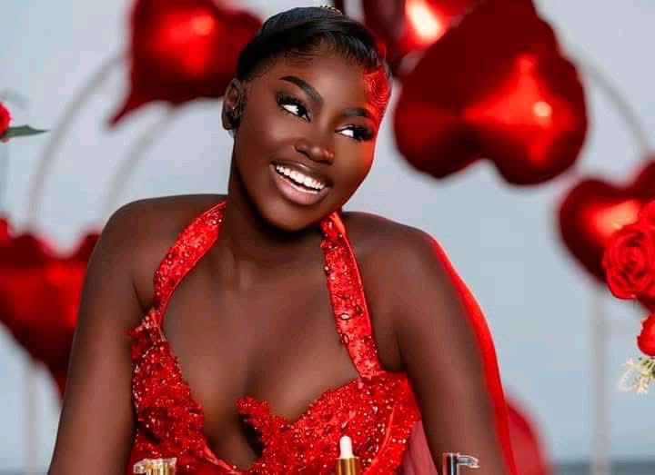 Fatou Ndiaye célèbre la Saint-Valentin avec un shooting glamour