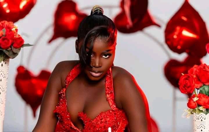 Fatou Ndiaye célèbre la Saint-Valentin avec un shooting glamour