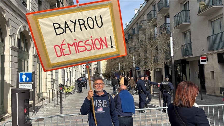 France : Emmanuel Macron renouvelle son soutien à François Bayrou malgré un scandale