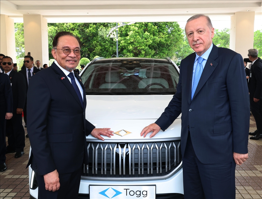 Turquie : Erdogan offre une voiture électrique turque au Premier ministre malaisien