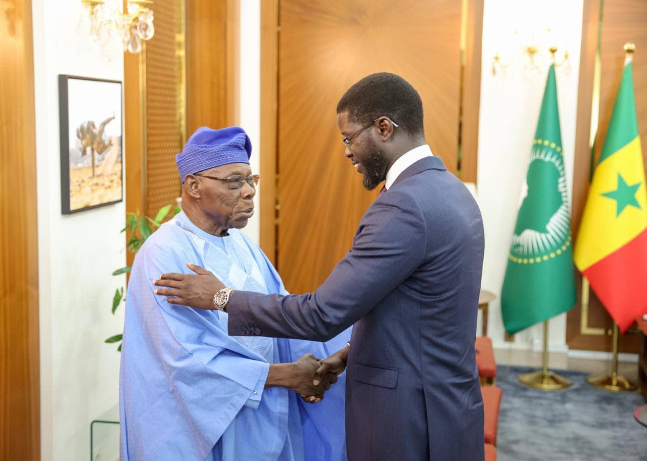 Palais : L’ancien président Olusegun Obasanjo reçu par Diomaye Faye