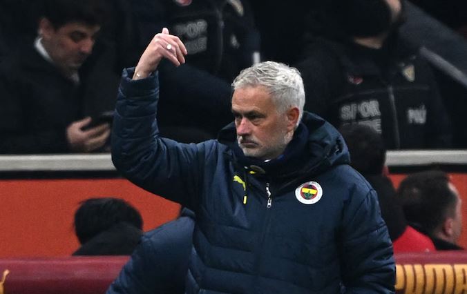 “Ils sautaient comme …”: José Mourinho visé par une plainte pour “propos racistes”