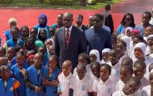 Le président Bassirou Diomaye Faye et le PM Ousmane Sonko reçoivent des invités surprises au palais (vidéo)