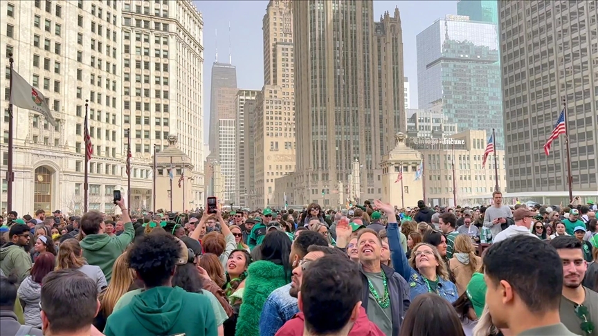 Chicago : La rivière teintée de vert pour la Saint-Patrick