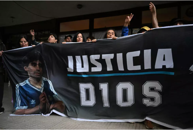 Procès de la mort de Maradona : sept professionnels de santé sur le banc des accusés