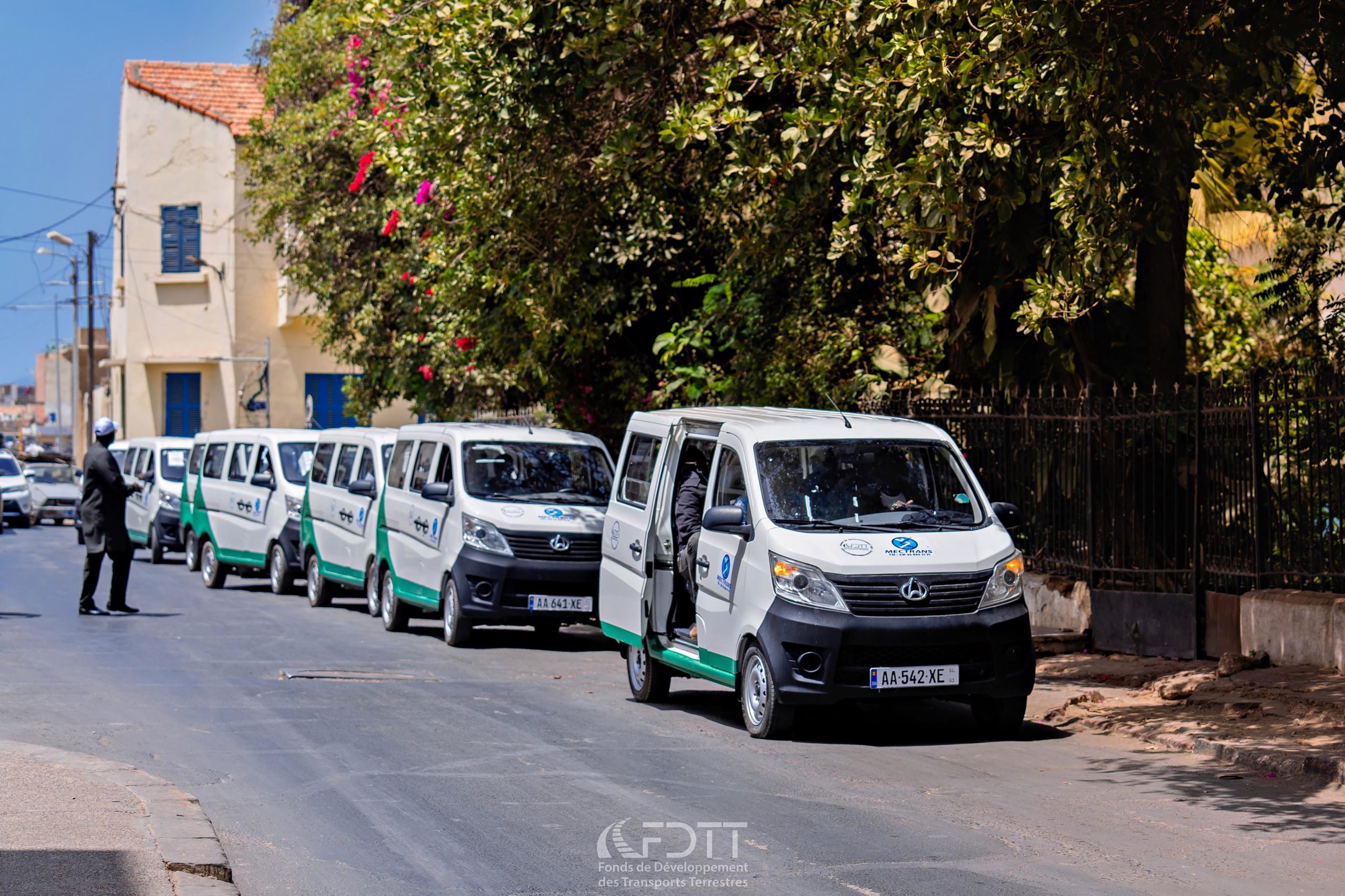 Saint-Louis : le FDTT lance 35 taxis au gaz pour moderniser le transport urbain