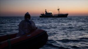 Tunisie : Sauvetage de migrants bloqués sur une plateforme gazière