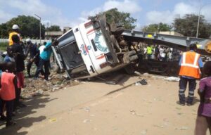 Accident mortel à Kaffrine : un mort et 18 blessés dans un choc entre un minibus et un camion