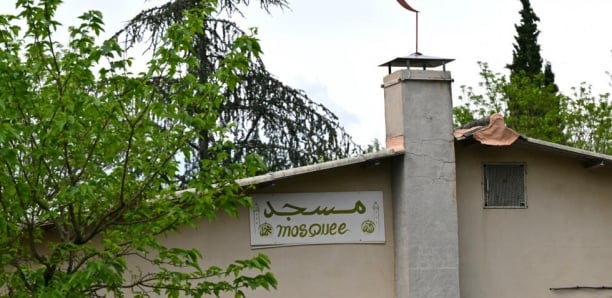 Après trois jours de cavale, l’auteur du meurtre dans une mosquée en France s’est livré à la Police