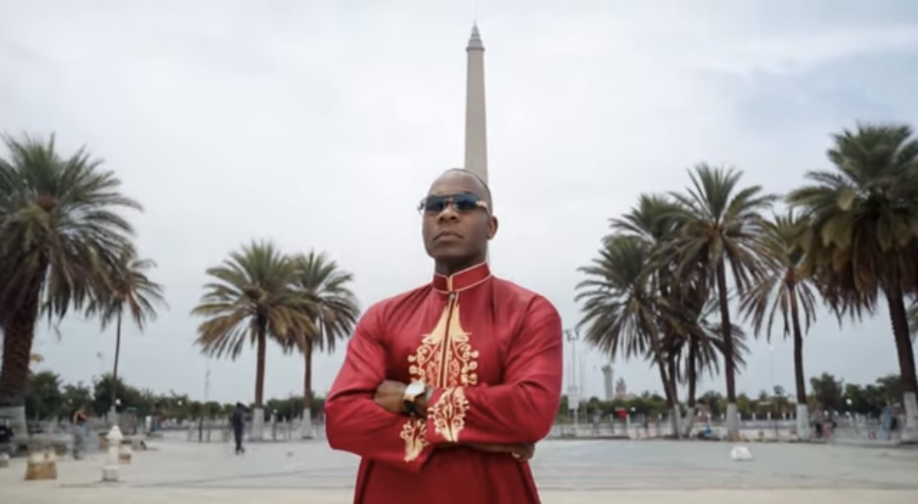 Abdou Guité Seck émeut avec son nouveau clip « Don de soi »