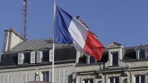 France : Controverse autour des Drapeaux en Berne pour les Obsèques du Pape François