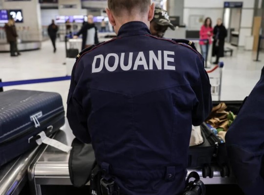 Roissy : La douane française intercepte 250 kg de cocaïne cachée dans une cargaison partie de Dakar