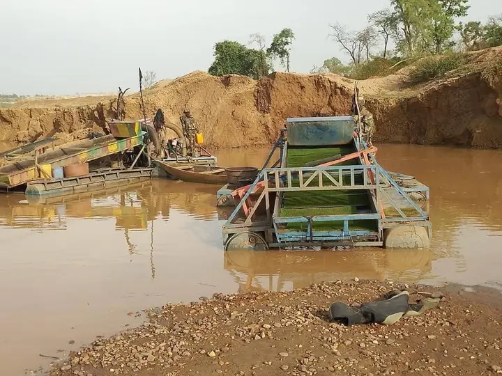 Démantèlement de 4 sites d’orpaillage clandestin vers Moura : l’armée frappe fort dans le cadre de l’opération « Orientale »