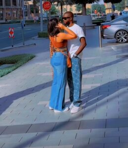 Le bisou sensuel entre Souhaibou et sa deuxième femme: un amour ou coup de marketing ? (Video)