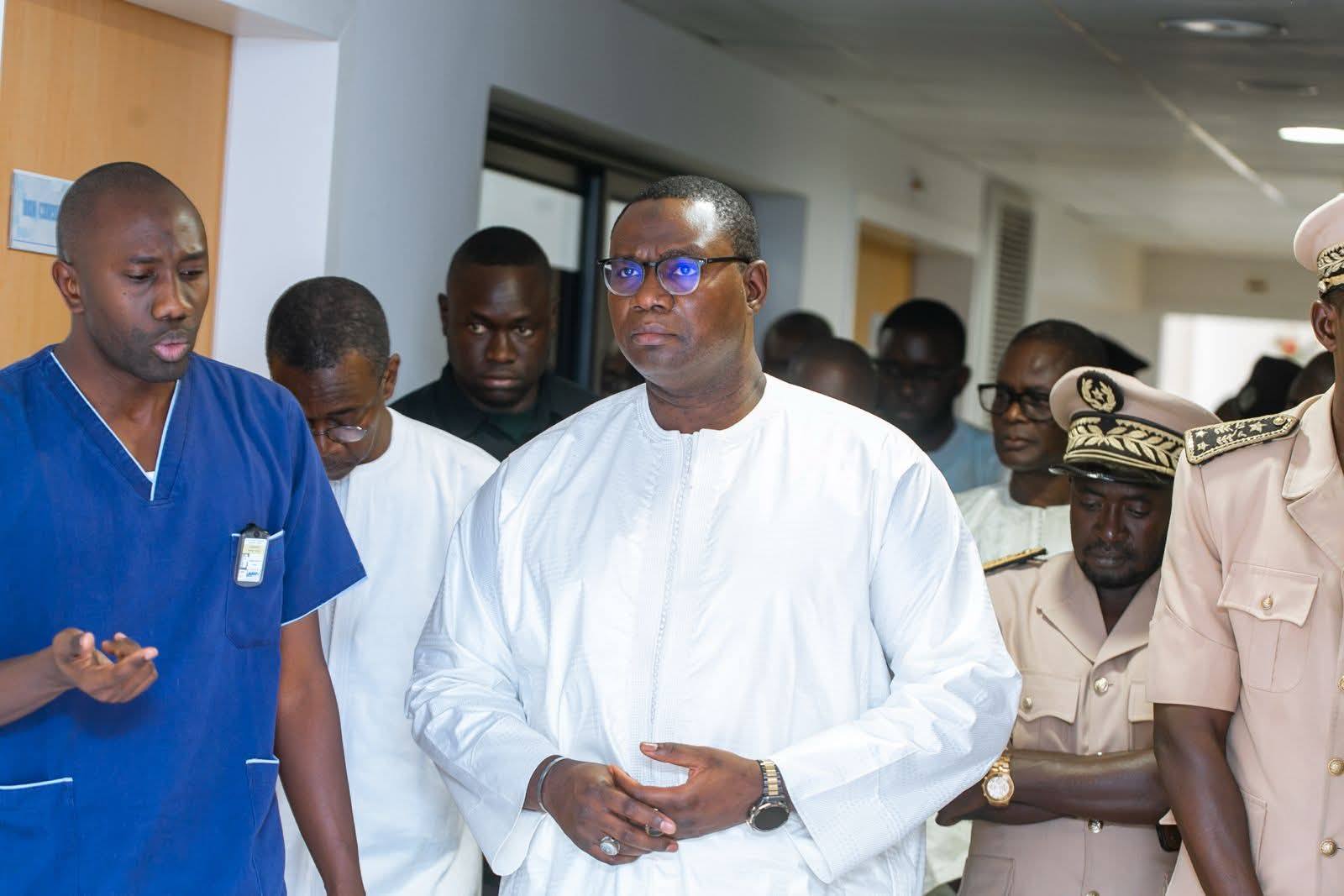Touba, le Ministre Moussa Bala Fofana rend visite aux blessés aprés l’effondrement d’un bâtiment